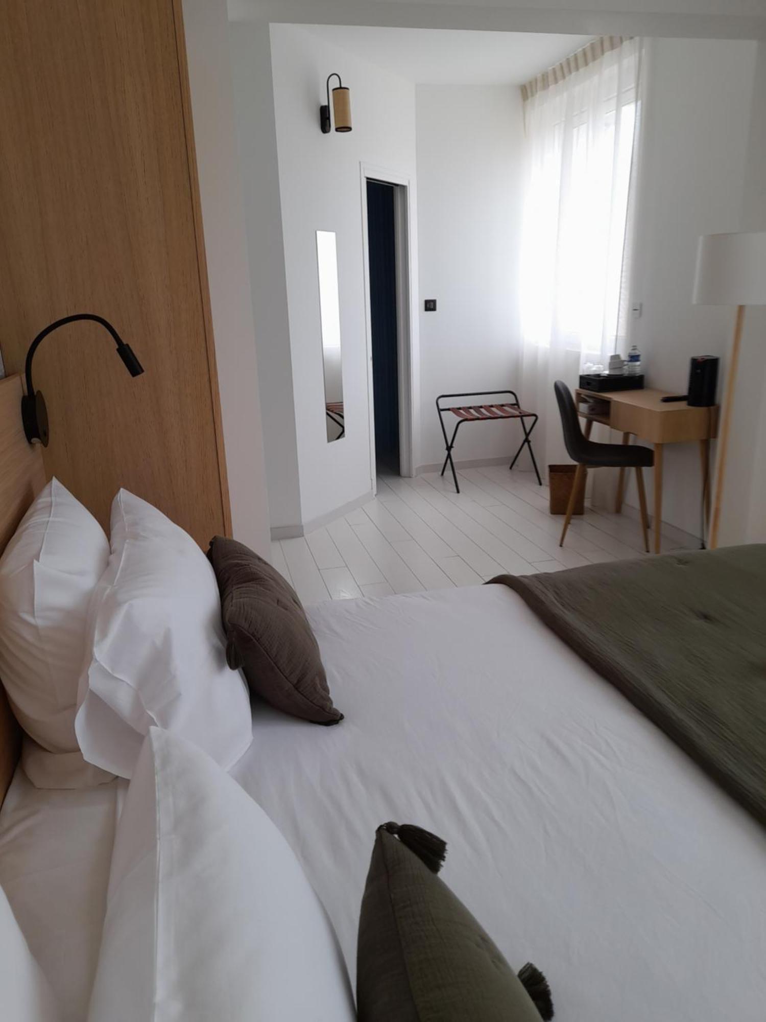 Hotel L'Albatros 圣特罗让莱班 外观 照片